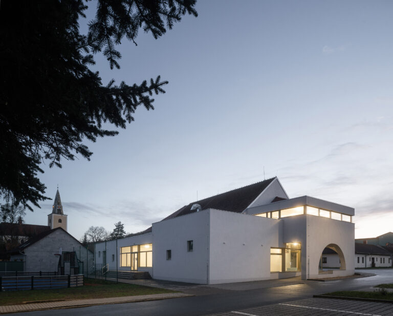 titulní obrazek události 'Přednáška architekta Svatopluka Sládečka: Nejlevnější umění'